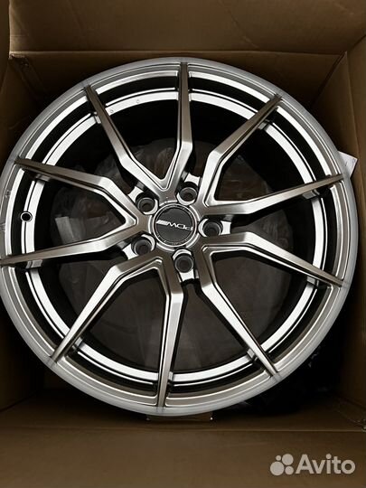 Литые диски r18 5x114 3 новые