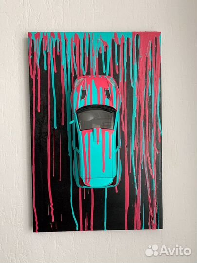 Картина с моделью автомобиля