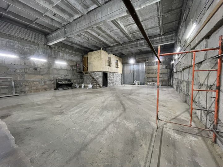 Склад-автосервис, 200м²