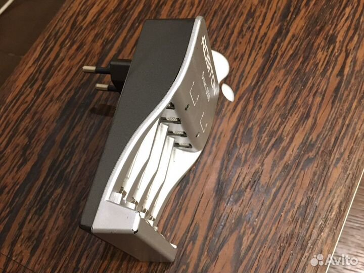 Зарядное акамуляторы батареек ааа