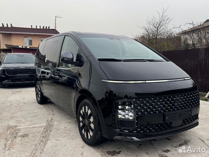 Hyundai Staria 1.6 AT, 2024, 170 км