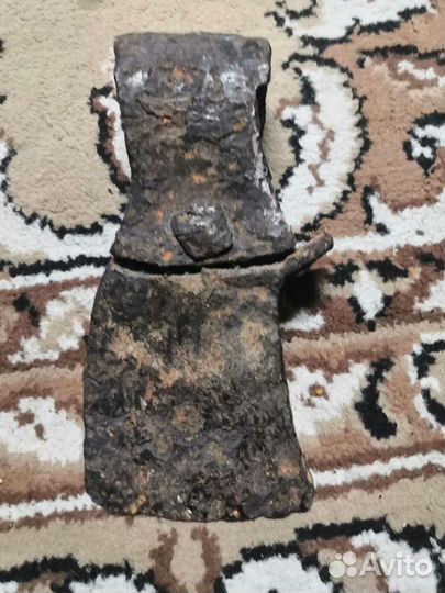 Табличка и основа топора