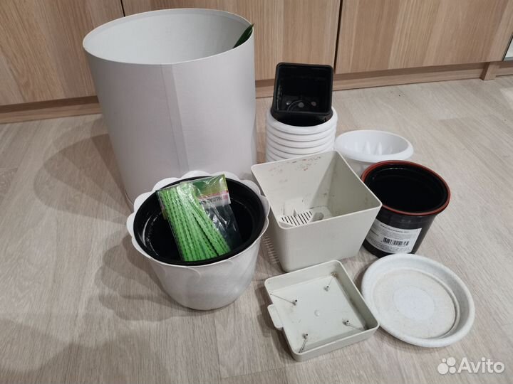 Пластиковая посуда, горшки