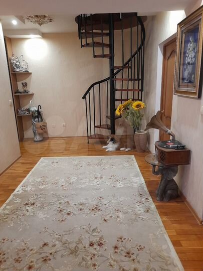 2-к. квартира, 85 м², 4/4 эт.