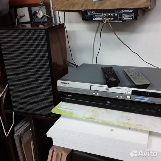 Два Dvd плеера pioneer с пультами и колонками