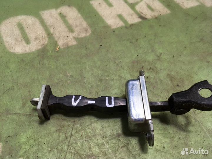 Ограничитель двери передний левый Nissan Skyline