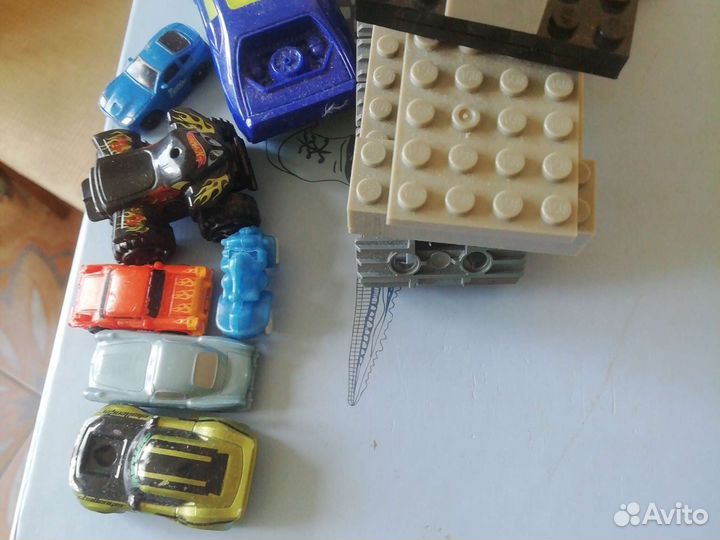 Игрушки для мальчика машинки