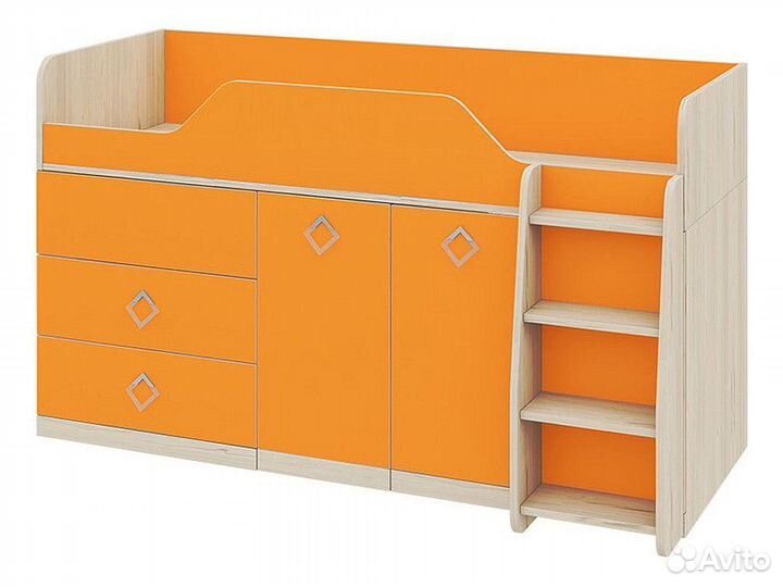 Продается детская кровать-чердак со столом