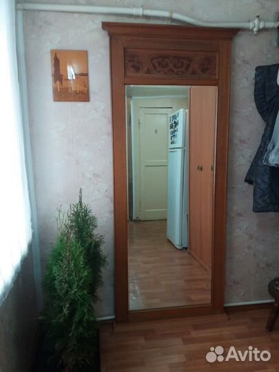 Старинное зеркало с подставкой