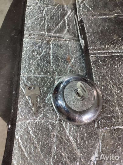Крышка бака на волгу с ключом