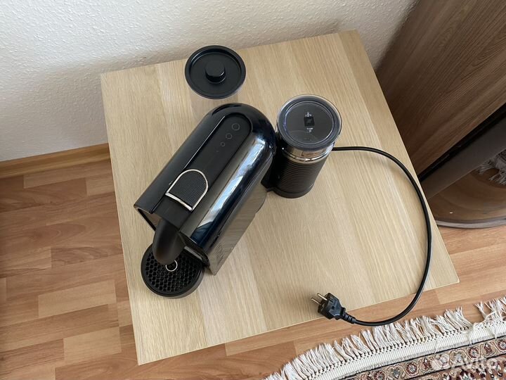 Продам кофе машину Nespresso Delonghi