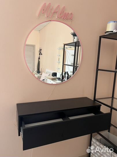Зеркало и тумба