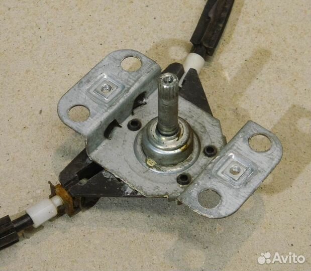 Стеклоподъемник задний левый VW Passat B3