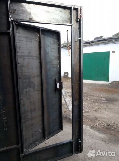 Продам гаражные метал.двери с обратной рамой