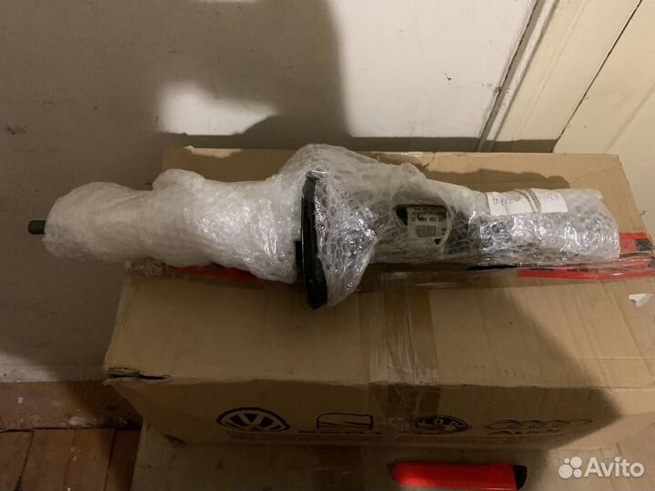 Амортизатор 8J0413031L