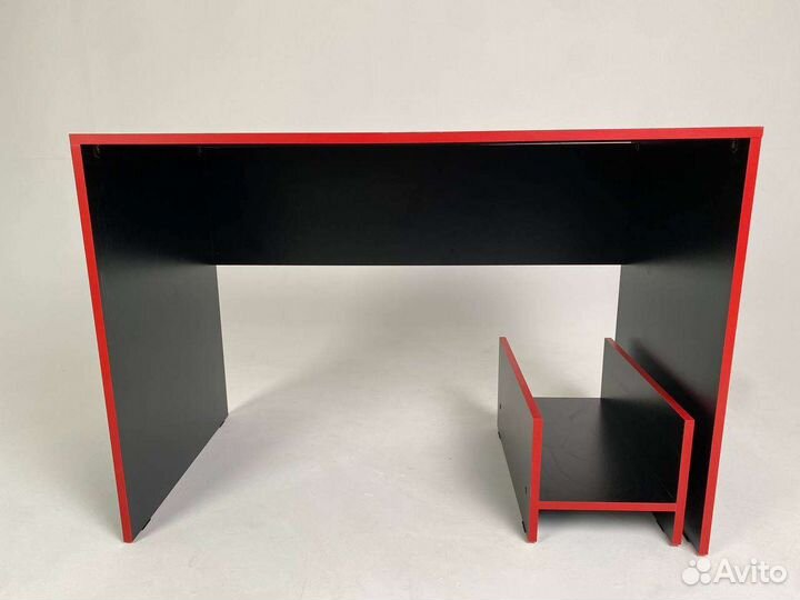 Компьютерный стол с подставкой