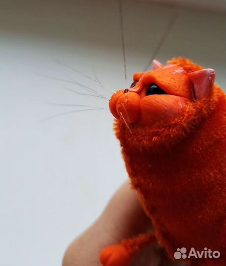 Кот-сарделька рыжий