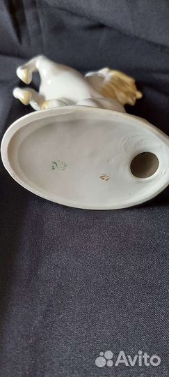 Фарфоровая статуэтка 