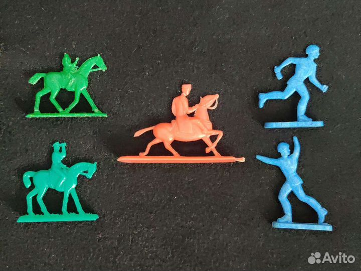 Солдатики, машина