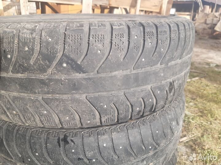 Bridgestone Ice Cruiser 7000 185/65 R15 88T