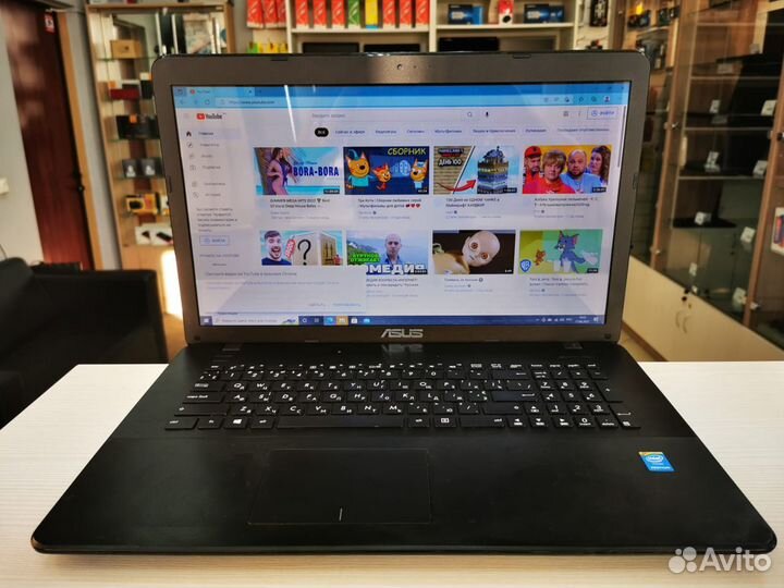 Ноутбук Asus 17.3