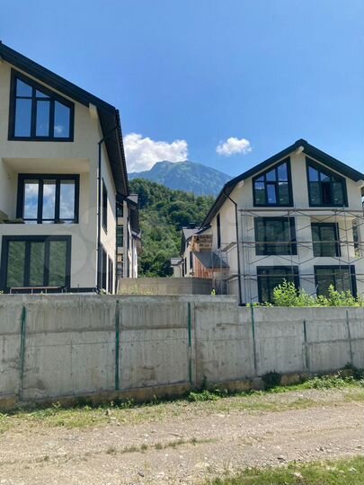 Дом 220 м² на участке 4 сот.
