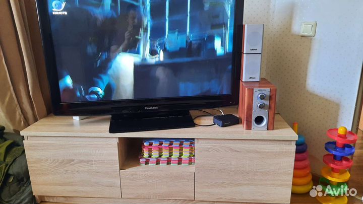 Телевизор Panasonic txpr 42 + тумба + муз.центр