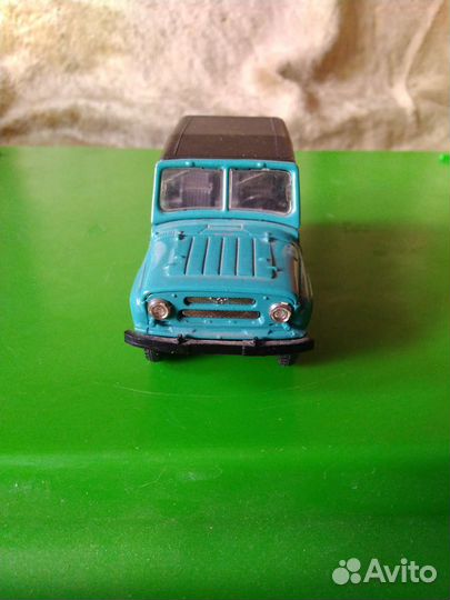 Модель1:43 газ469
