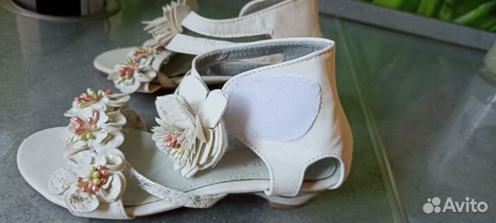 Босоножки для девочки 30 размер новые