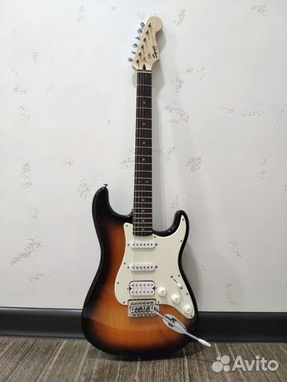 Гитара, комбик, чехол и всё, что на фото