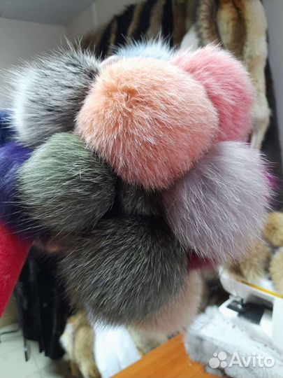 Меховые помпоны на шапки, валеши