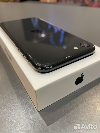 iPhone SE, 64 ГБ