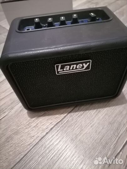 Басовый комбоусилитель