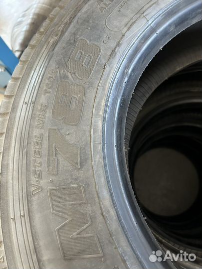 215/75/17,5 Bridgestone M 789