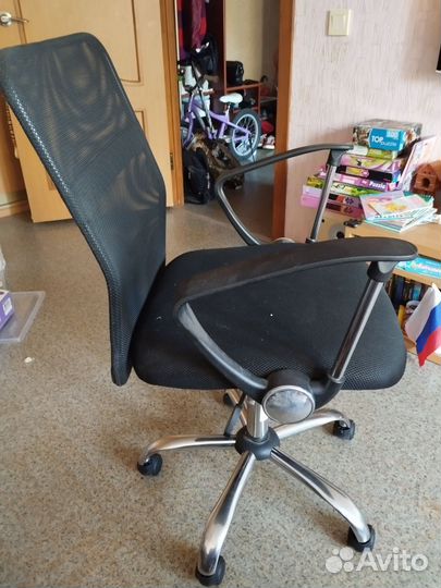 Офисное кресло