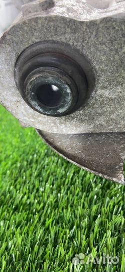 Кулак задний правый Jaguar F-Pace Velar