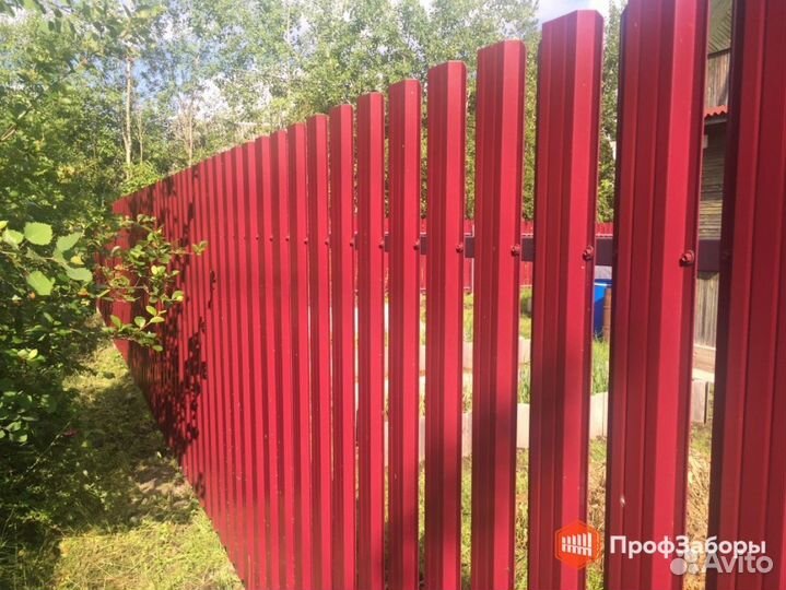 Забор из профнастила металлического штакетника 3д