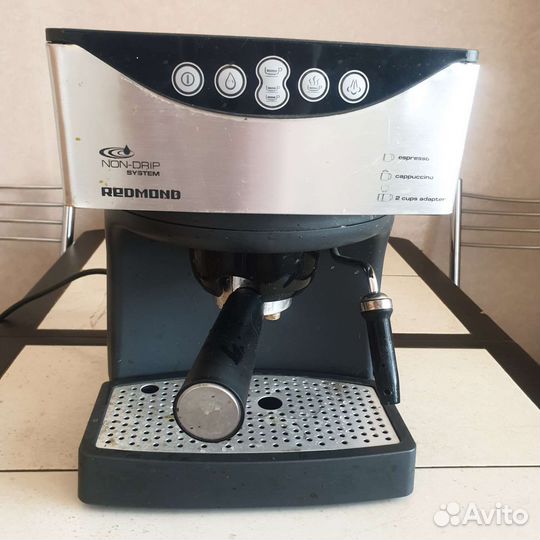 Кофемашина рожковая Redmond RCM-1503