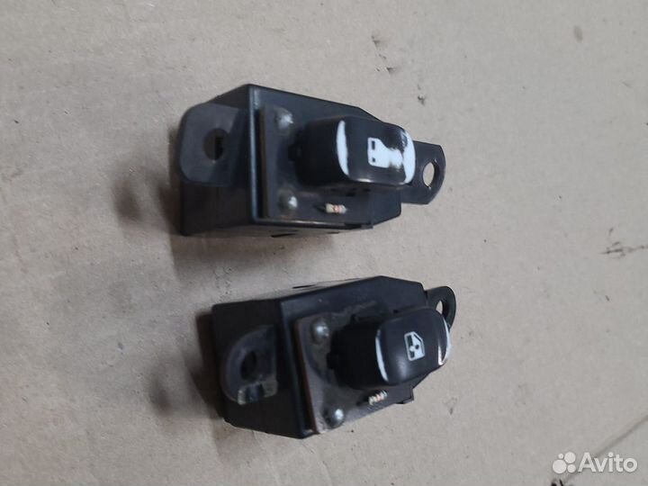 Кнопка стеклоподъемника Hyundai Lantra J2 94-98гг