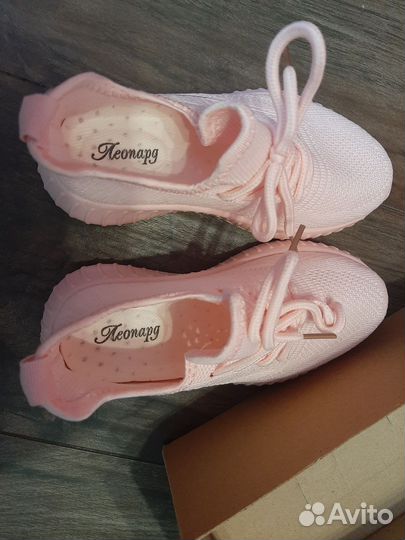 Кроссовки для девочки