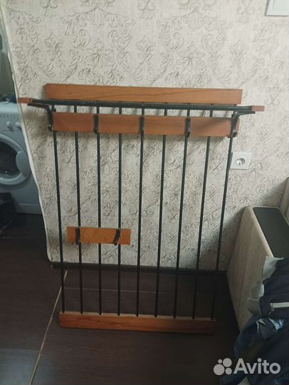 Вешалка настенная металлическая