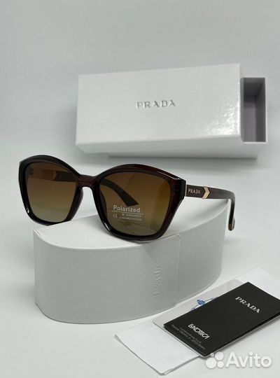 Солнцезащитные очки prada