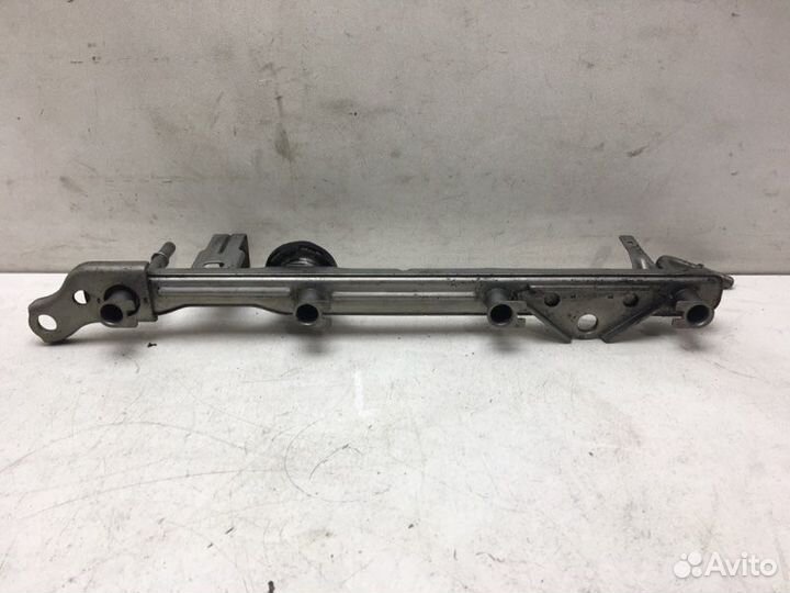 Топливная рампа левая Toyota Tundra 4.6 2012