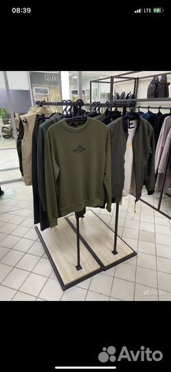 Рейлы для шоурума, полки, шкафы для магазина