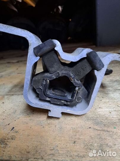 Подушка двигателя для Рено Логан
