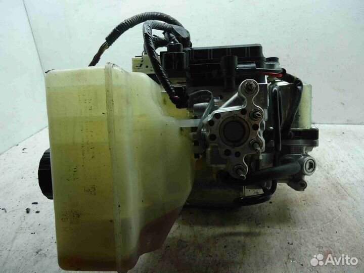 Блок управления тормозами/насос ABS Nissan Titan