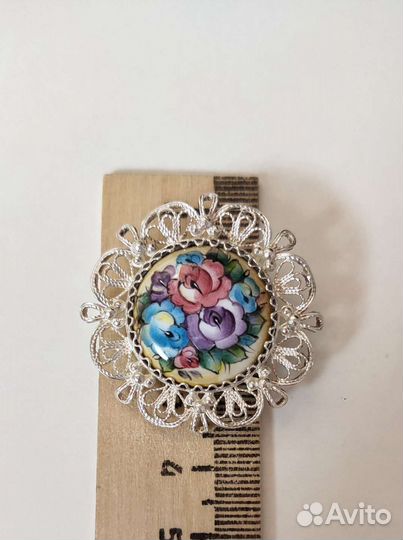 Финифть брошь