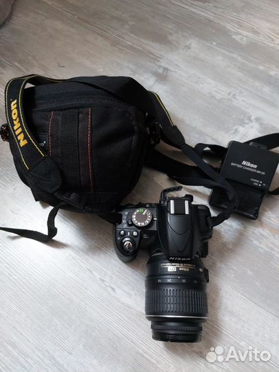 Nikon D3100 с объективом Nikon 18-55mm