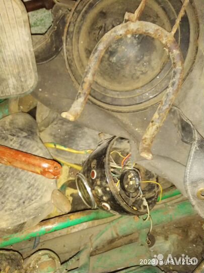 Люлька и запчасти разобранного мотоцикла Урал