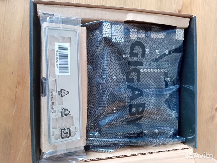 Новая материнская плата AM4 gigabyte A520